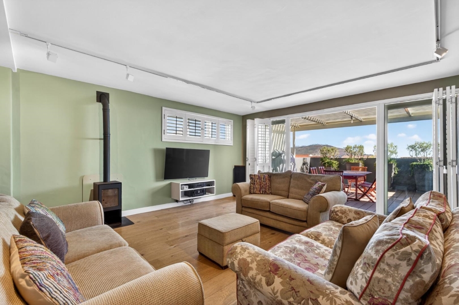 3 Bedroom Property for Sale in Vredehoek Western Cape